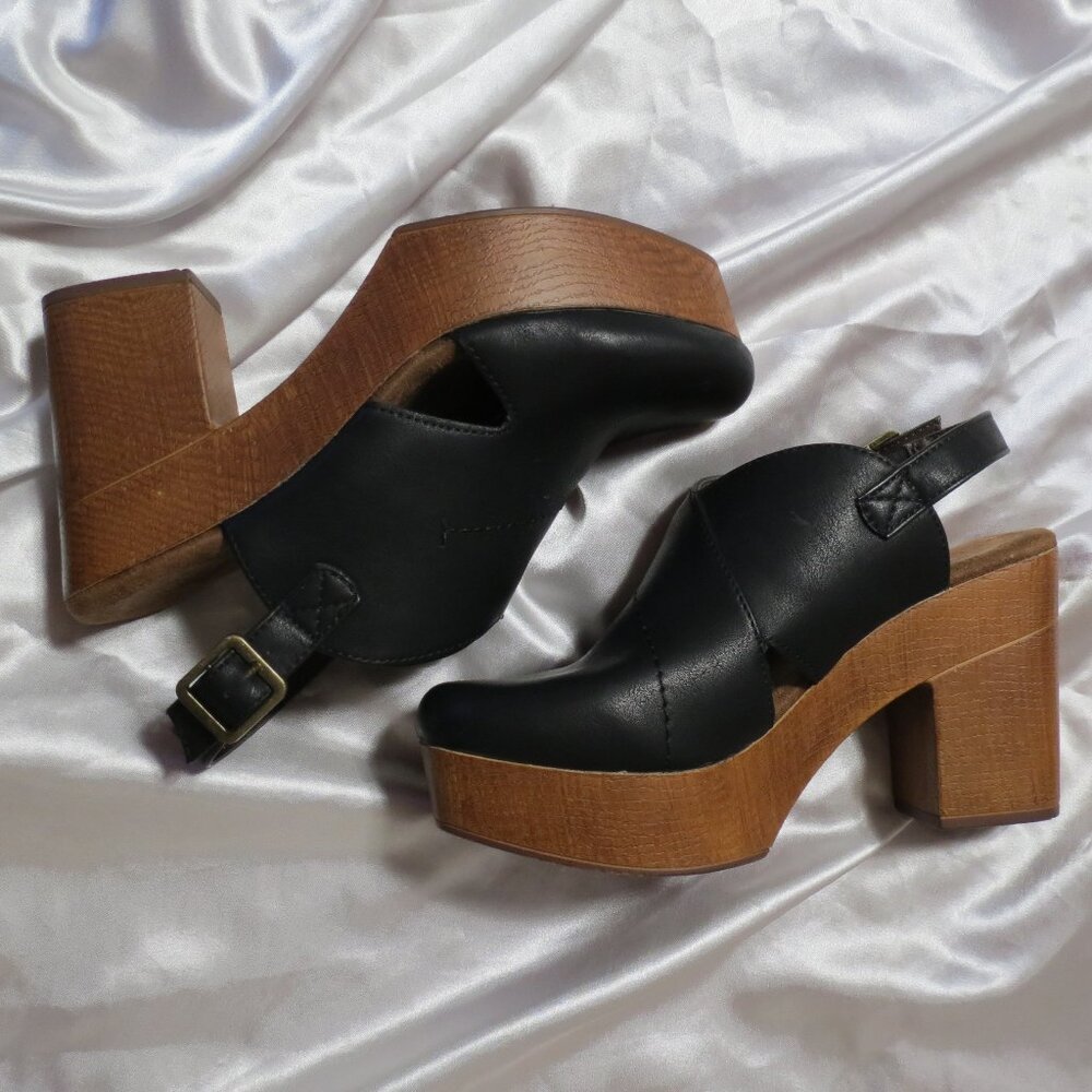 White Mountain FootBED platform heel sandals